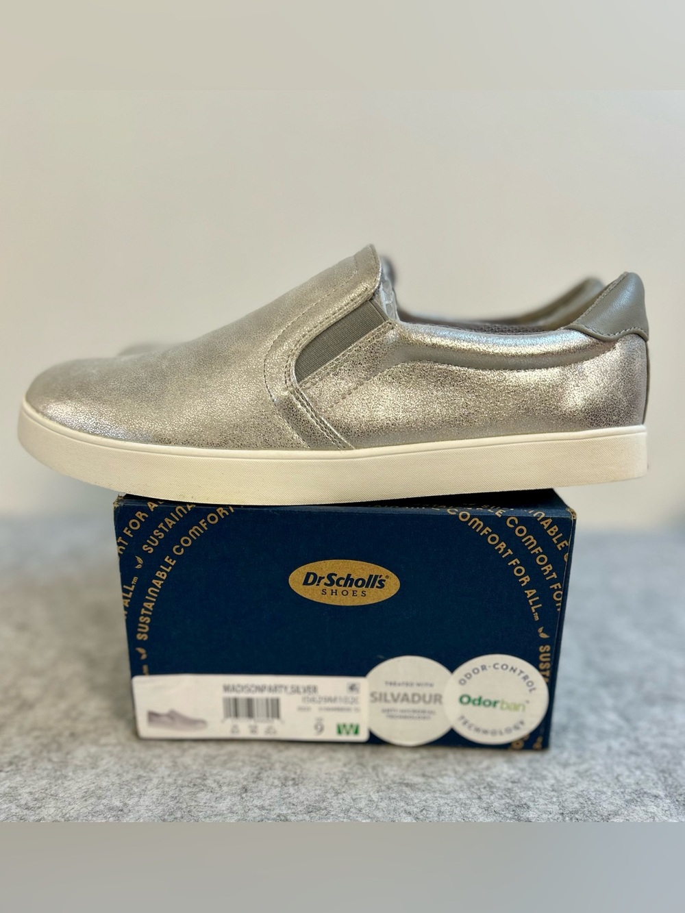 New Dr SCHOLLS Madison Women’s Silver Slip On Sneakers / 9 Wide